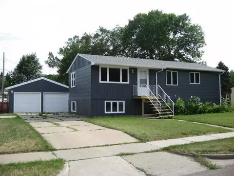 415 Capitol Ave E, Bismarck, ND 58501 photo 1