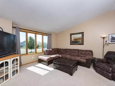 1007 Plainview Dr SE, Mandan, ND 58554 photo 5