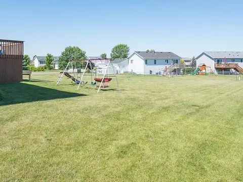 1007 Plainview Dr SE, Mandan, ND 58554 photo 20