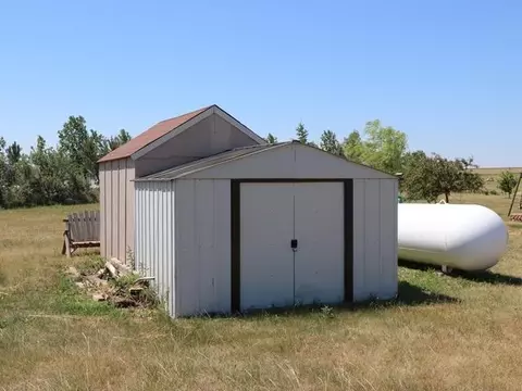 2594 Abbott Ln, Mandan, ND 58554 photo 4