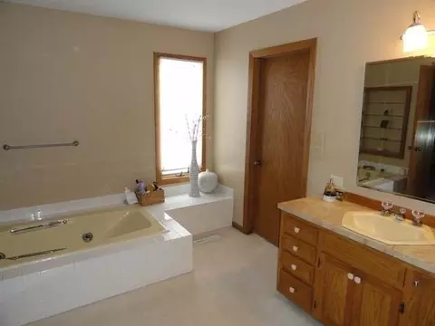 2000 Harbor Dr, Bismarck, ND 58504 photo 14