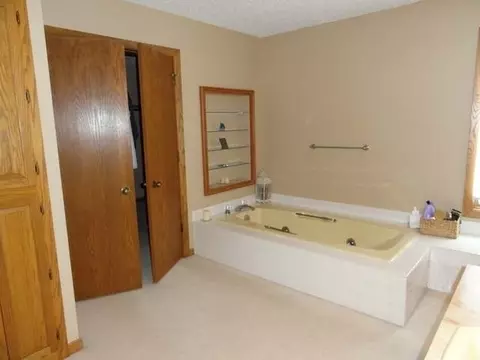2000 Harbor Dr, Bismarck, ND 58504 photo 16