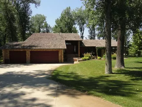 2000 Harbor Dr, Bismarck, ND 58504 photo 1