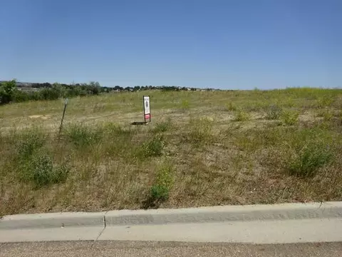 226 Cobblestone Lp, Mandan, ND 58554 photo 4