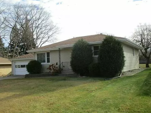 1109 Fairview Pl, Bismarck, ND 58501 photo 1
