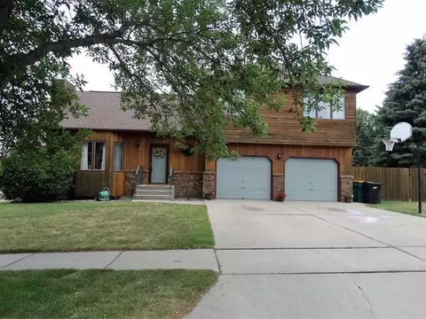 2500 Springfield St, Bismarck, ND 58503 photo 1