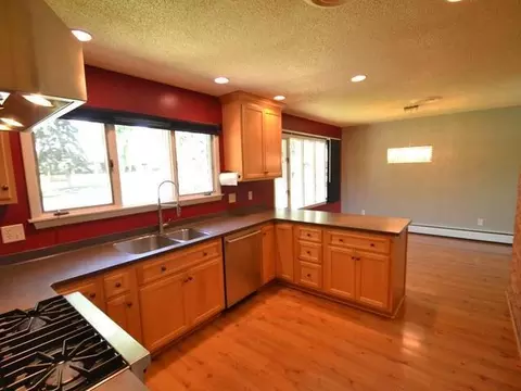 1003 E Highland Acre Rd, Bismarck, ND 58501 photo 3