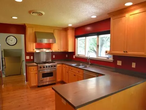 1003 E Highland Acre Rd, Bismarck, ND 58501 photo 4