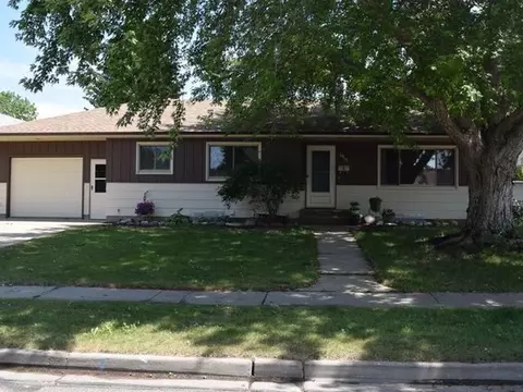 1913 Assumption Dr, Bismarck, ND 58501 photo 1