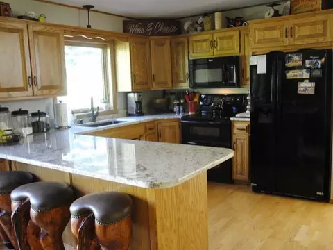 3325 Hackberry St, Bismarck, ND 58503 photo 8