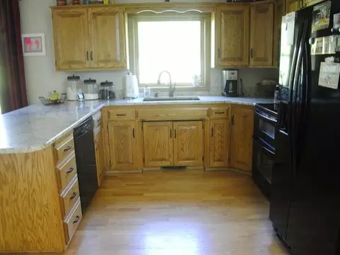 3325 Hackberry St, Bismarck, ND 58503 photo 9