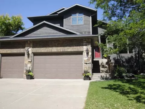 3325 Hackberry St, Bismarck, ND 58503 photo 1