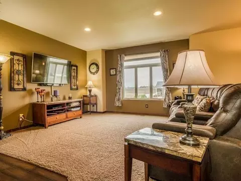218 Slate Dr, Bismarck, ND 58503 photo 4