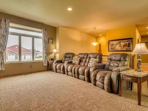 218 Slate Dr, Bismarck, ND 58503 photo 8