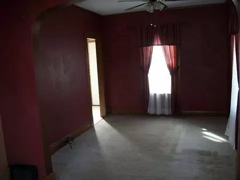 205 2nd St E, Dickinson, ND 58601 photo 2