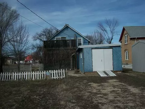 205 2nd St E, Dickinson, ND 58601 photo 8