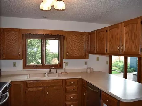 930 Capitol Ave E, Bismarck, ND 58501 photo 2