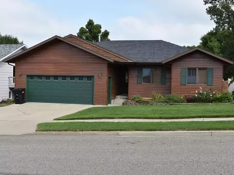 930 Capitol Ave E, Bismarck, ND 58501 photo 1