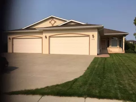 1942 Mesquite Lp, Bismarck, ND 58503 photo 1