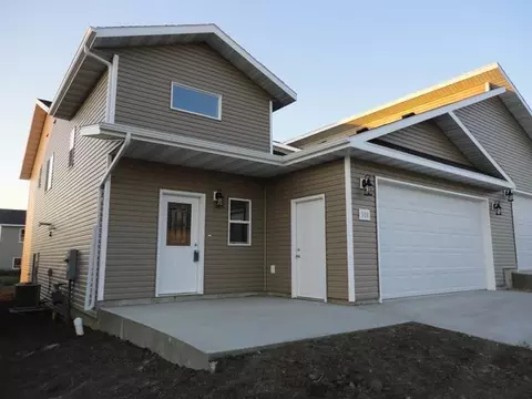 303 Will Ct SE, Mandan, ND 58554 photo 2