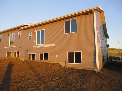 303 Will Ct SE, Mandan, ND 58554 photo 3