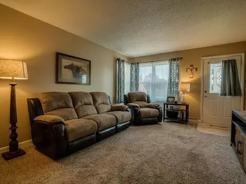 512 Denver Ave E, Bismarck, ND 58504 photo 5