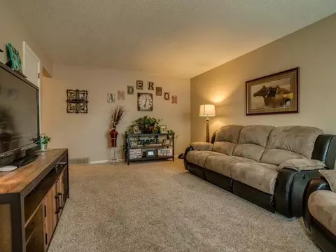 512 Denver Ave E, Bismarck, ND 58504 photo 6