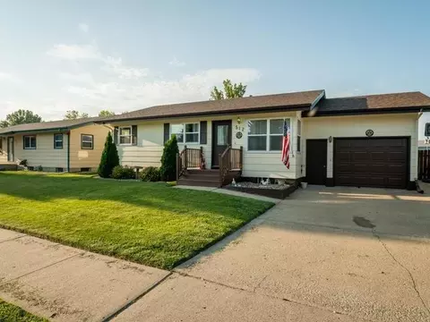 512 Denver Ave E, Bismarck, ND 58504 photo 2