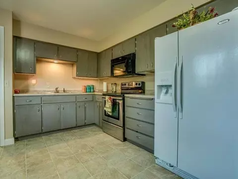 512 Denver Ave E, Bismarck, ND 58504 photo 9