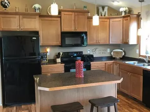 156 Dolan Dr, Lincoln, ND 58504 photo 3