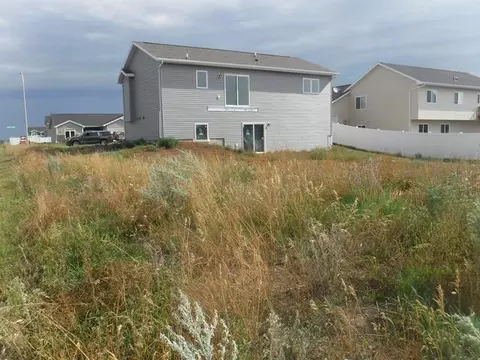 811 Keidel Trl, Mandan, ND 58554 photo 11