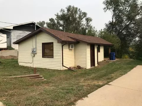 324 1st Ave NE, Beulah, ND 58523 photo 1