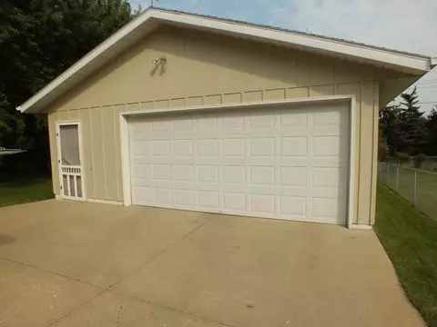 320 Turnpike Ave E, Bismarck, ND 58501 photo 2