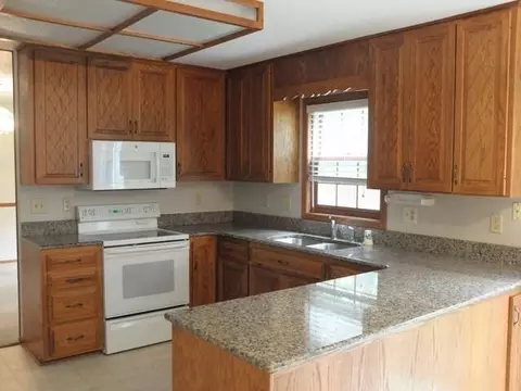3604 Hackberry St, Bismarck, ND 58503 photo 4