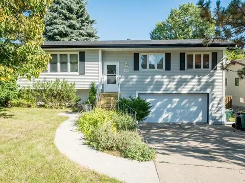 1225 E Coulee Rd, Bismarck, ND 58503 photo 1