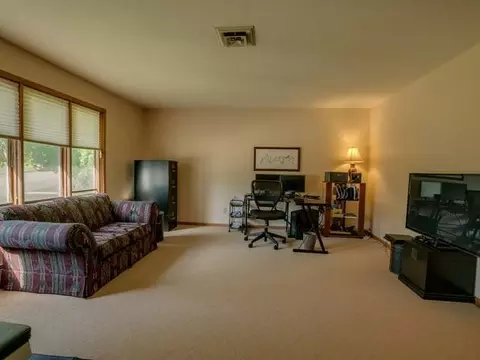 1225 E Coulee Rd, Bismarck, ND 58503 photo 9