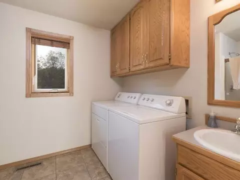 9440 Oak Dr, Bismarck, ND 58503 photo 12