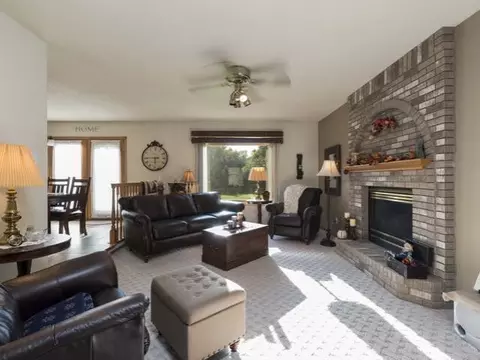 9440 Oak Dr, Bismarck, ND 58503 photo 4