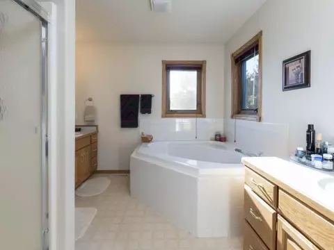 9440 Oak Dr, Bismarck, ND 58503 photo 14