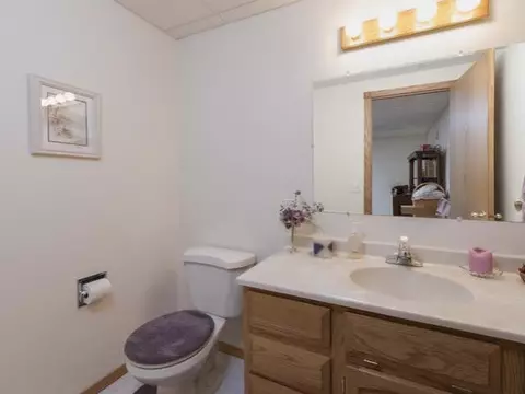 9440 Oak Dr, Bismarck, ND 58503 photo 21