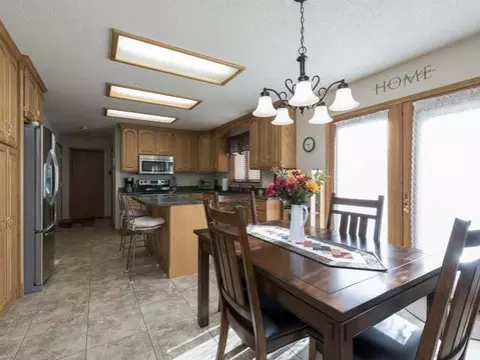 9440 Oak Dr, Bismarck, ND 58503 photo 6