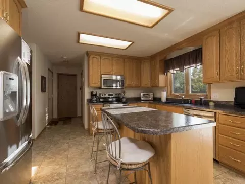 9440 Oak Dr, Bismarck, ND 58503 photo 9