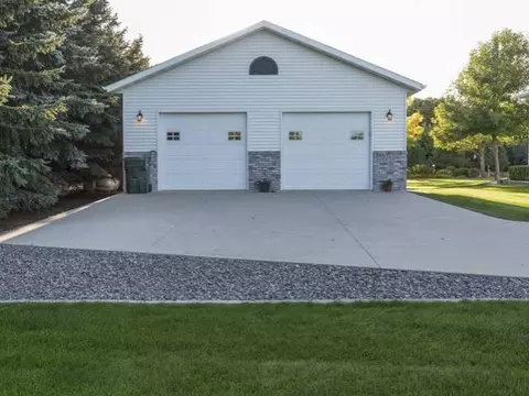 9440 Oak Dr, Bismarck, ND 58503 photo 38