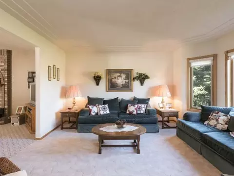 9440 Oak Dr, Bismarck, ND 58503 photo 3