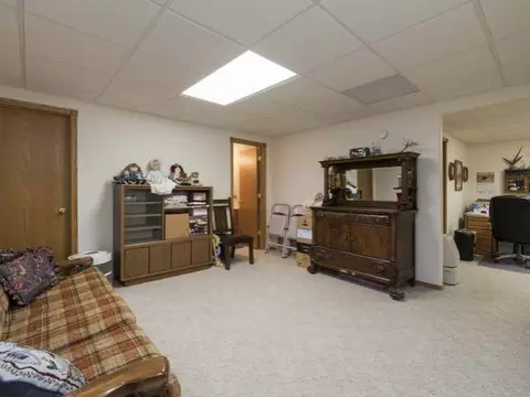 9440 Oak Dr, Bismarck, ND 58503 photo 20