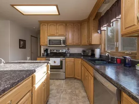 9440 Oak Dr, Bismarck, ND 58503 photo 10