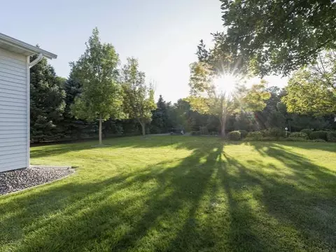 9440 Oak Dr, Bismarck, ND 58503 photo 25