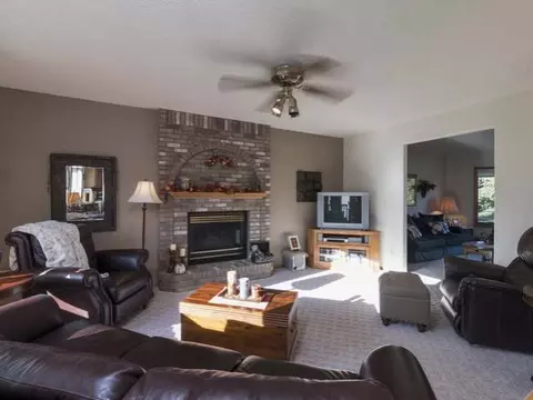 9440 Oak Dr, Bismarck, ND 58503 photo 5