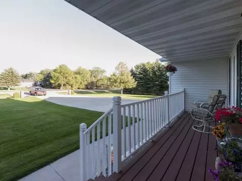 9440 Oak Dr, Bismarck, ND 58503 photo 2