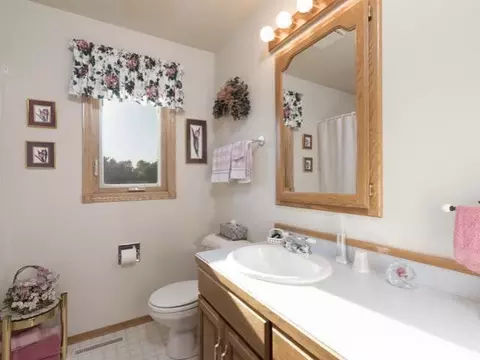 9440 Oak Dr, Bismarck, ND 58503 photo 16